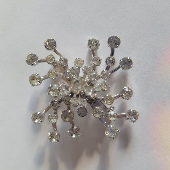 Vintage Silver Starburst Rhinestone Brooch Pin Jewelry Accessory - Picture 2 of 4